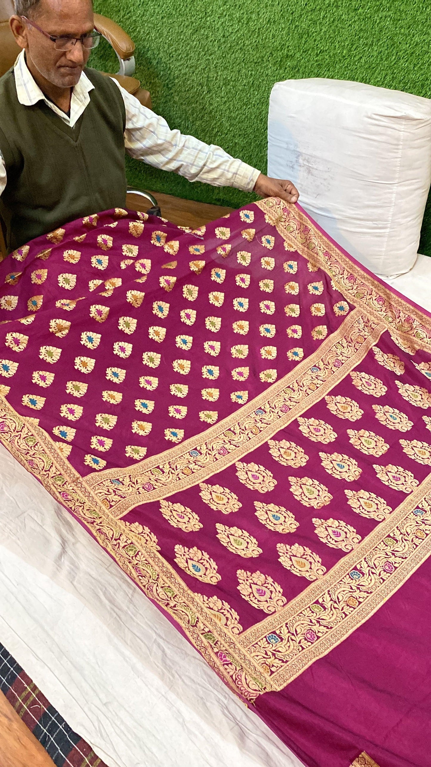 Magenta Banarasi Katan Soft Silk Handloom Saree by Shades Of Benares - banarasi - banarasi saree shop